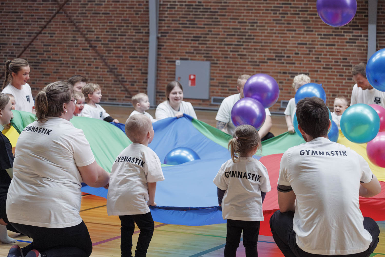 TIF_gymnastikopvisning2024_0623_foraeldrebarn