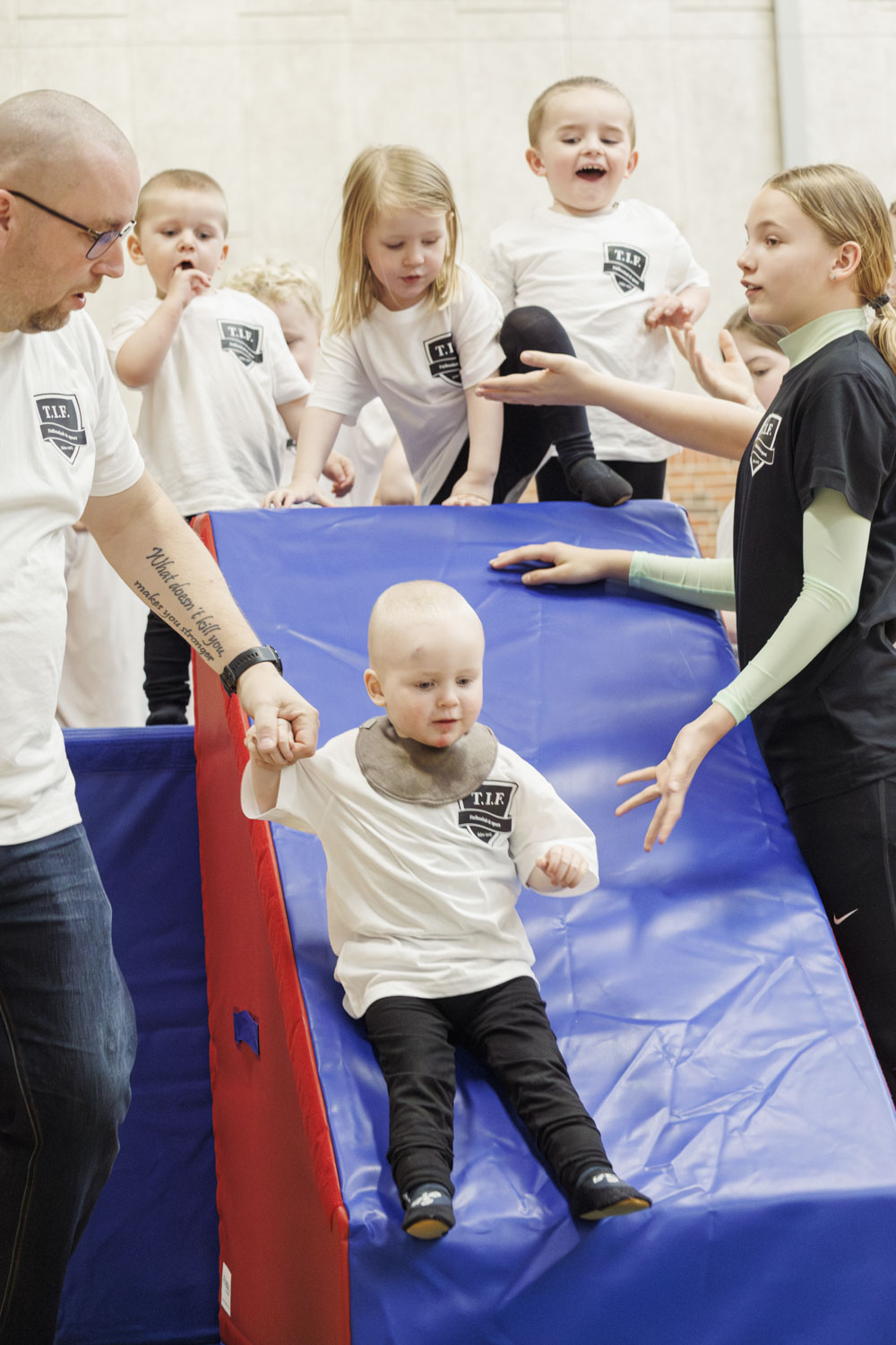 TIF_gymnastikopvisning2024_0697_foraeldrebarn