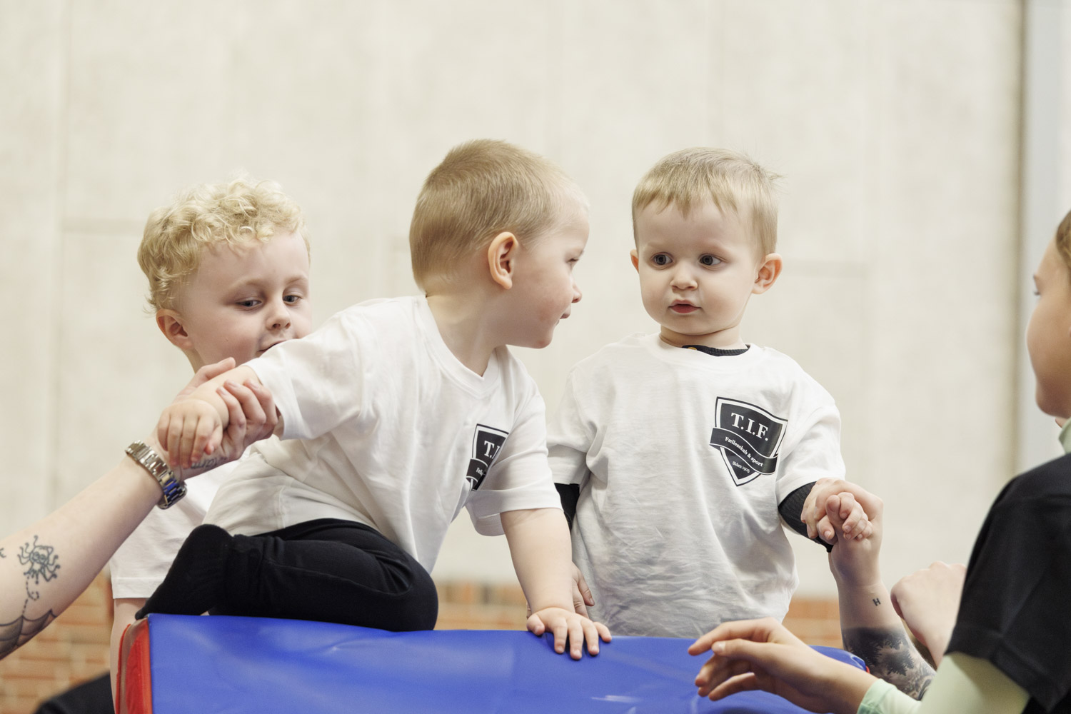 TIF_gymnastikopvisning2024_0705_foraeldrebarn