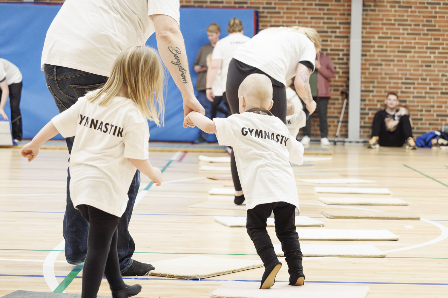 TIF_gymnastikopvisning2024_0708_foraeldrebarn