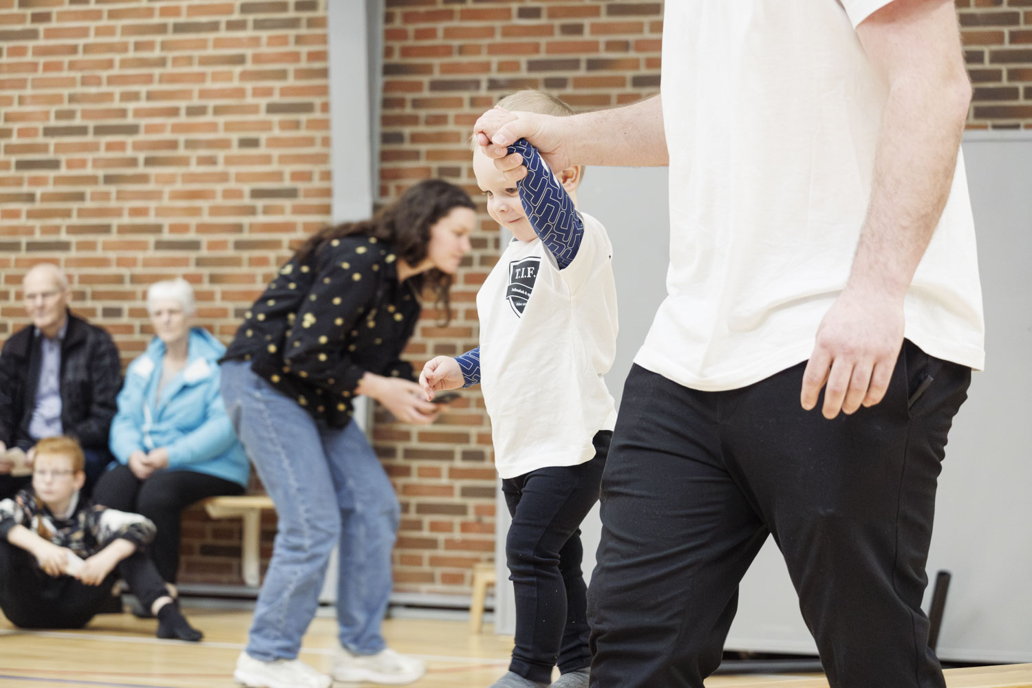 TIF_gymnastikopvisning2024_0718_foraeldrebarn