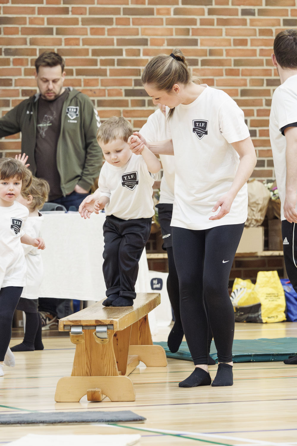 TIF_gymnastikopvisning2024_0722_foraeldrebarn