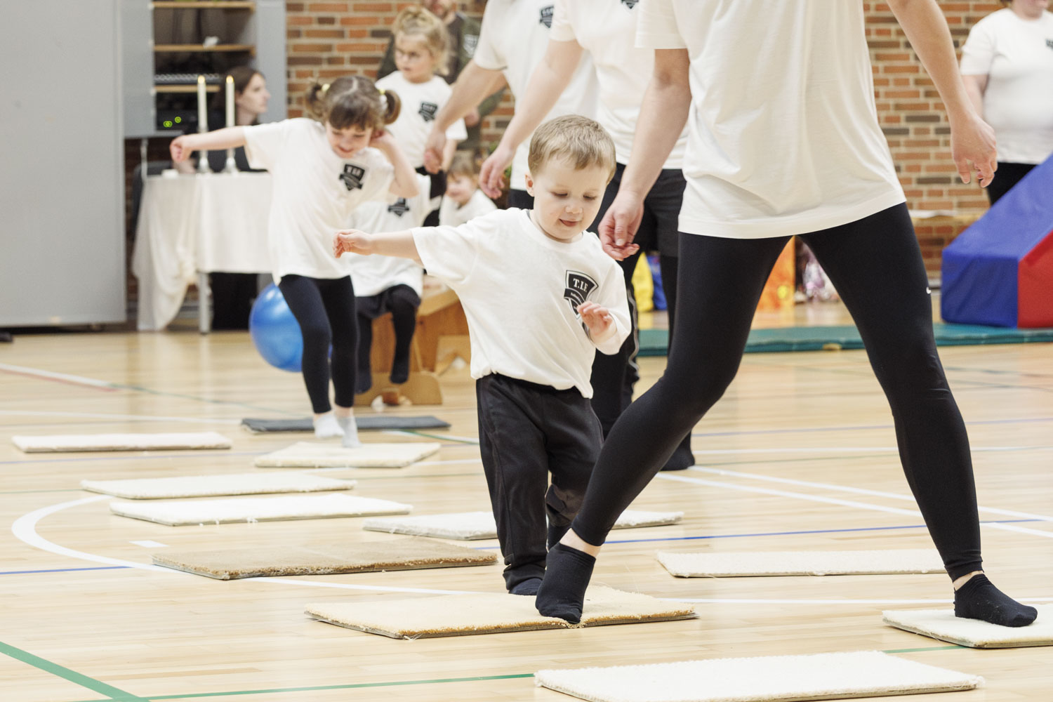 TIF_gymnastikopvisning2024_0731_foraeldrebarn