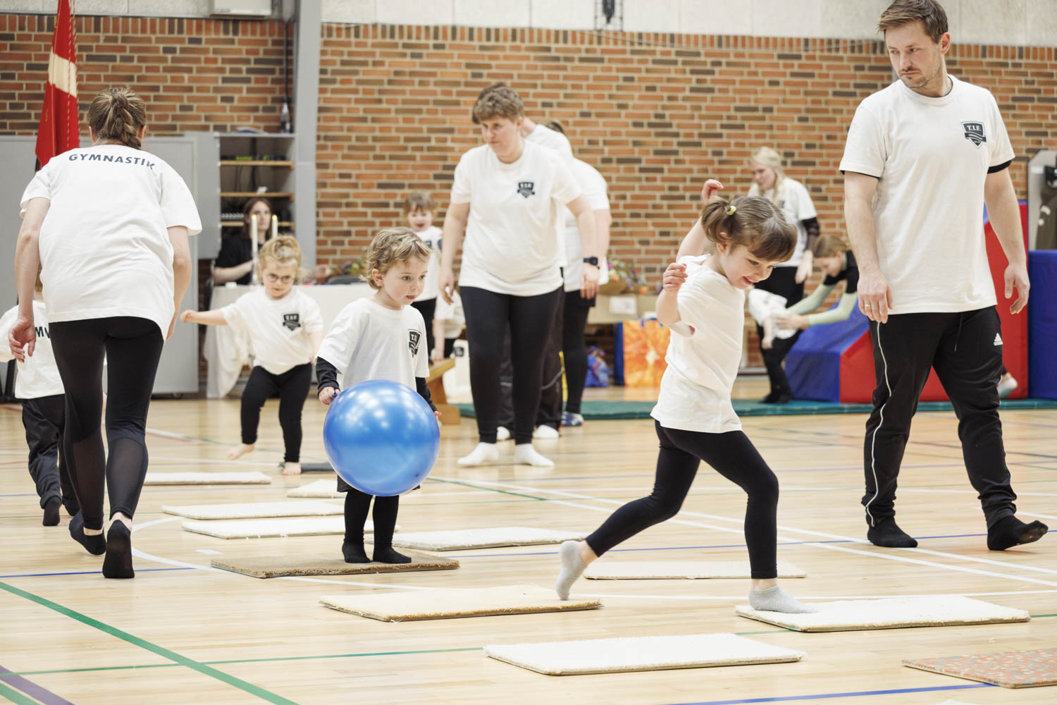 TIF_gymnastikopvisning2024_0736_foraeldrebarn