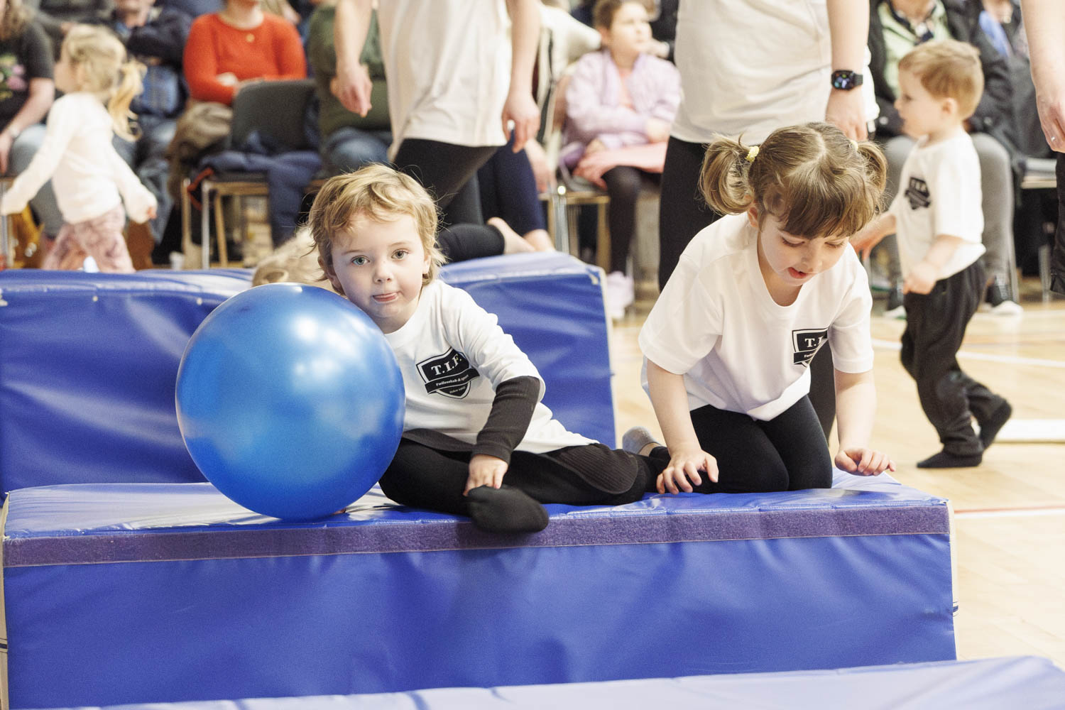 TIF_gymnastikopvisning2024_0740_foraeldrebarn